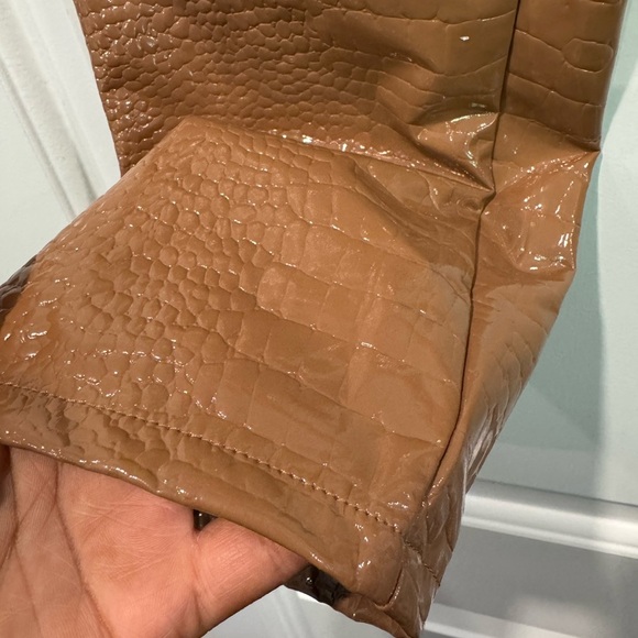 🔵 SHEIN Glossy Tan Faux Leather Croc-Embossed Pants Size Medium 6 - Picture 7 of 10
